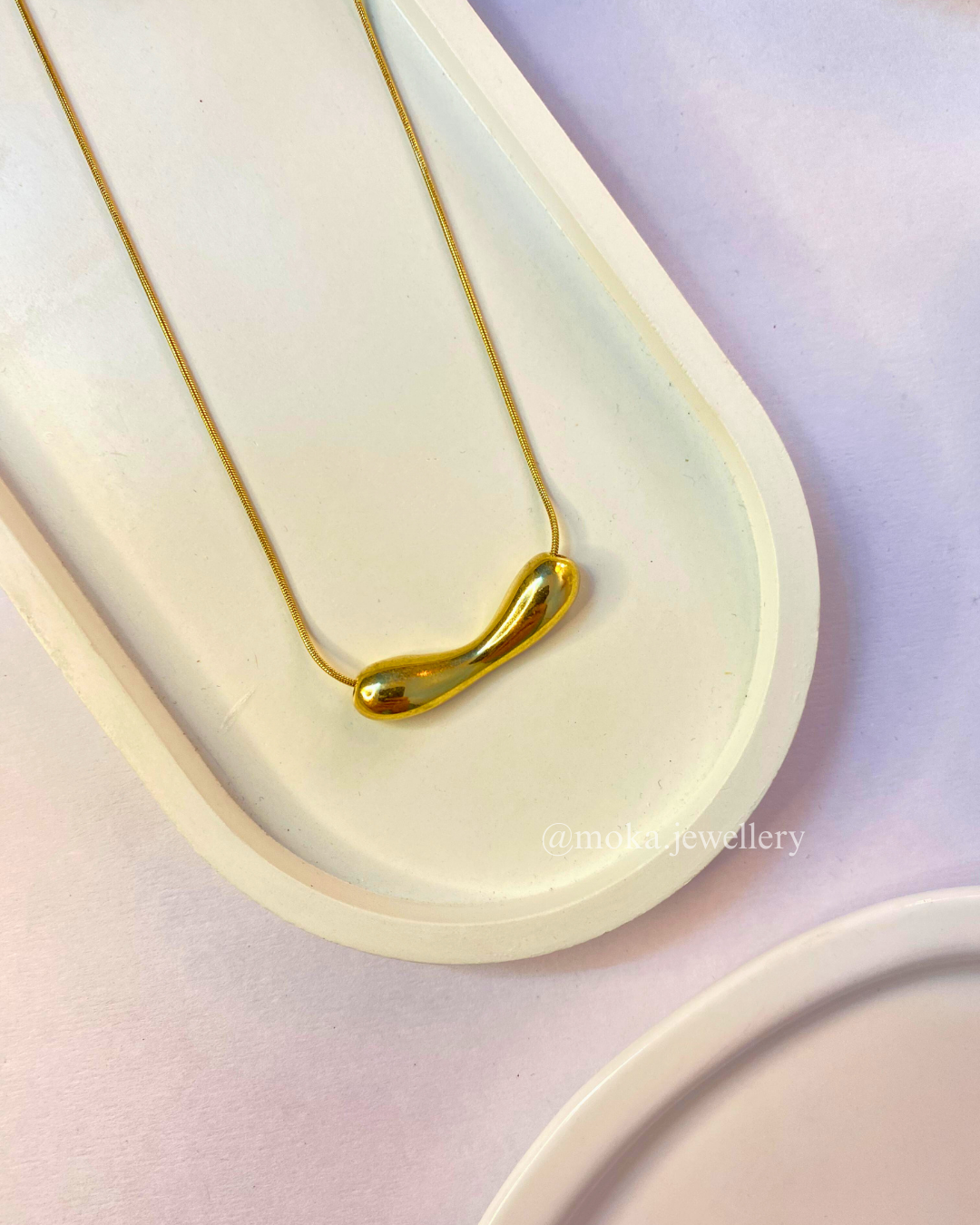 Golden Pebble Pendant Chain