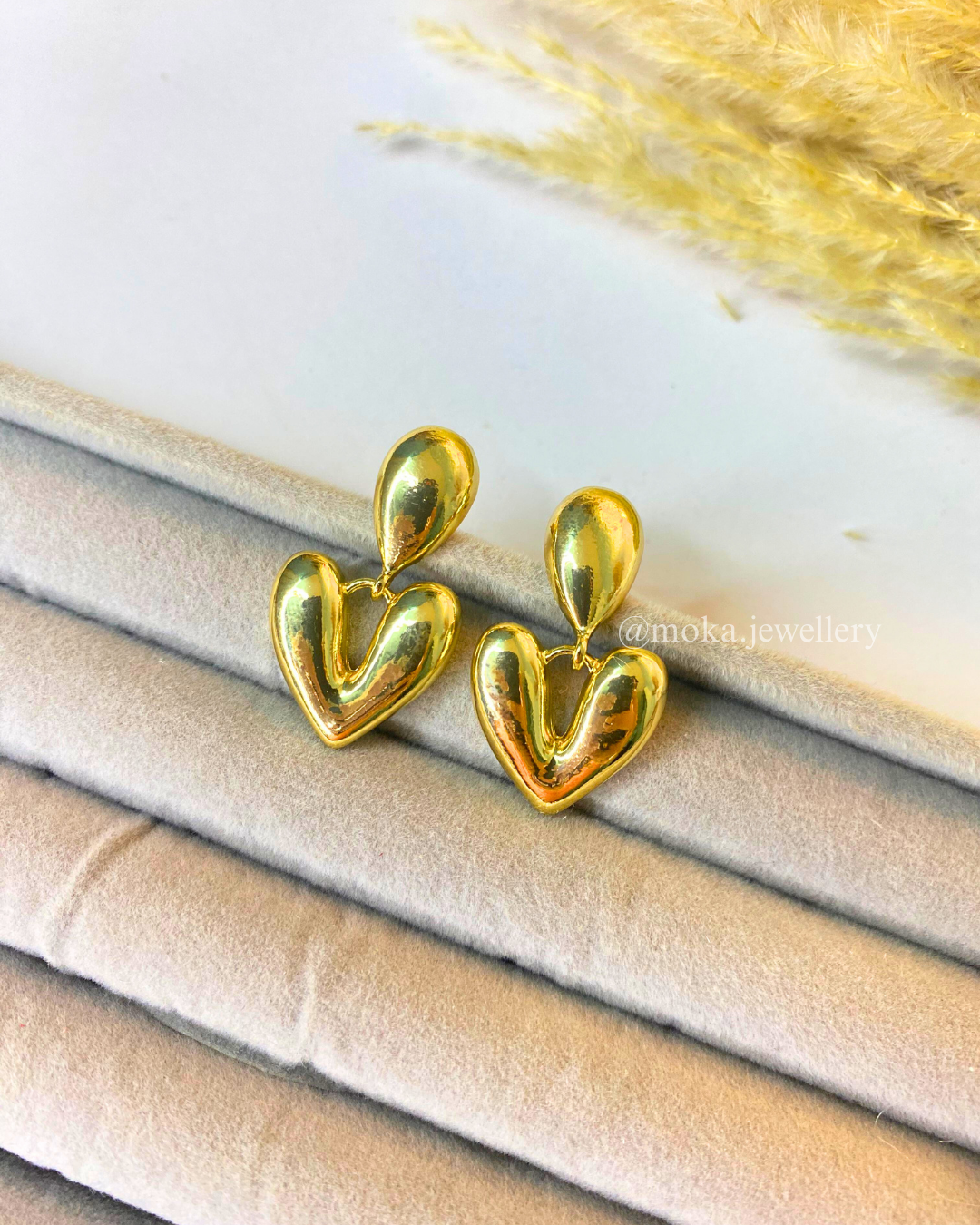 Aaira Earrings – The Heartbeat Drop