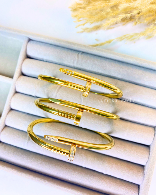 Clara – The Classic Nail Cuff