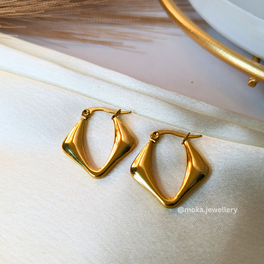 Elara Hoops
