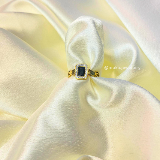 Emerald Grace Ring - Black