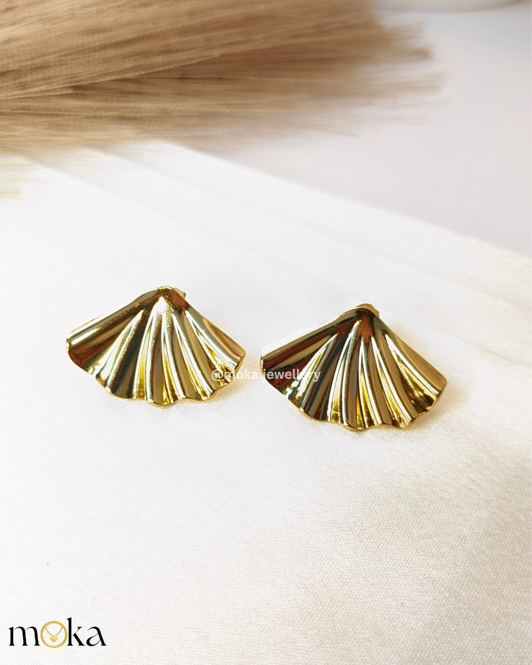 Soléa Shell Stud Earrings