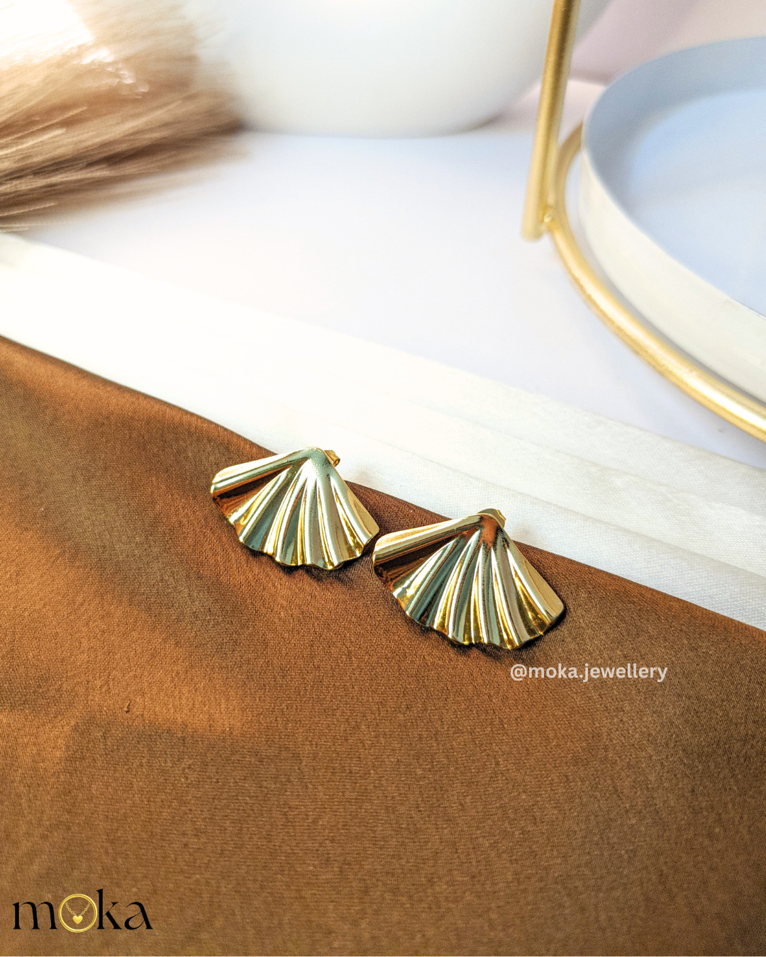 Soléa Shell Stud Earrings