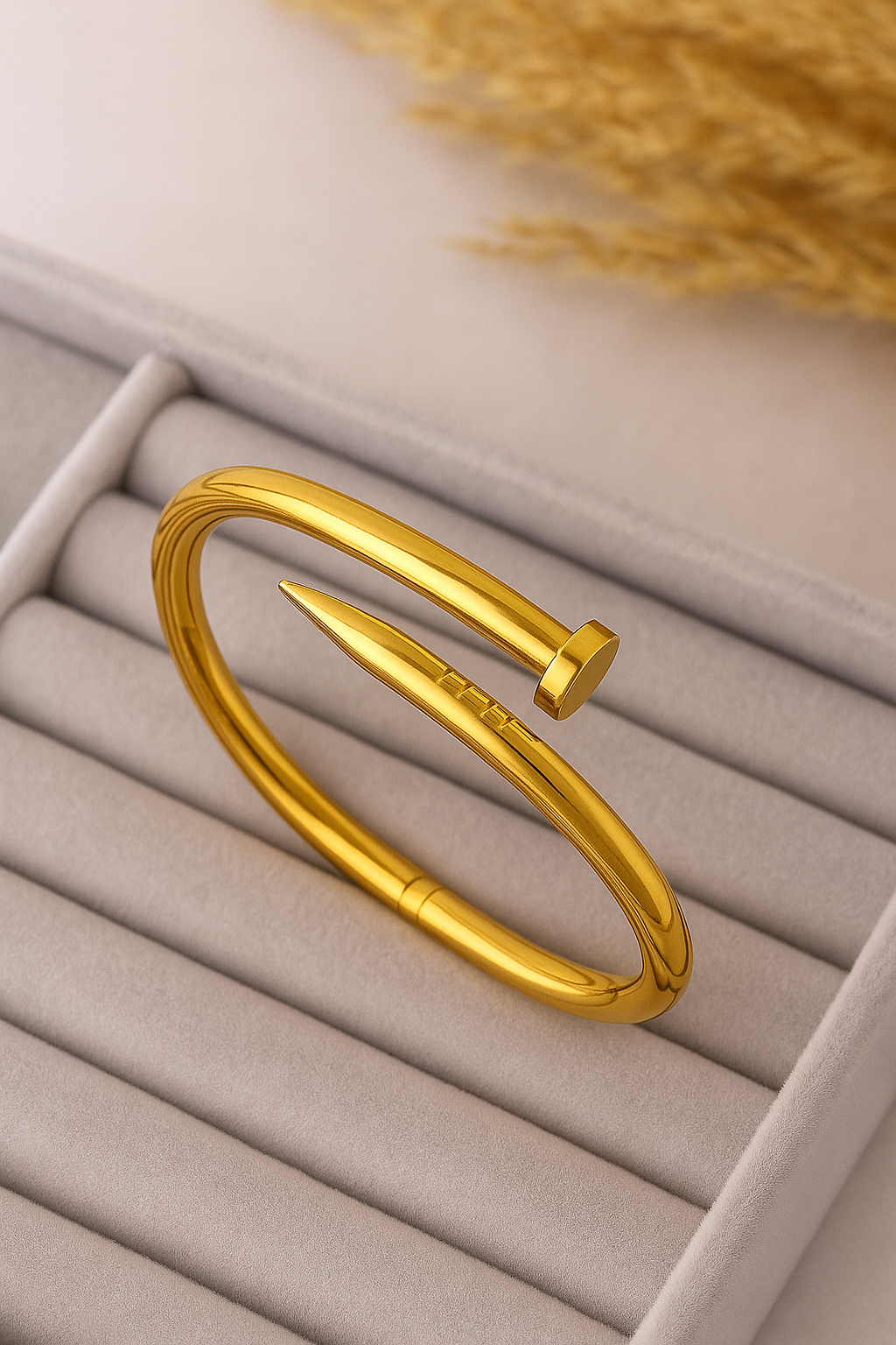 Clara – The Classic Nail Cuff